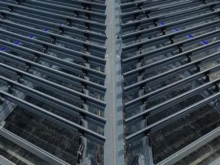 PYRAMIDE, 145E LOUVER, AMSTERDAM, PAYS-BAS