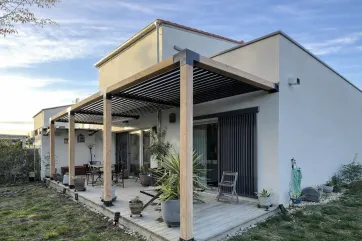 Lames parallèles à la façade