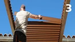 Pose des premières lames bioclimatiques