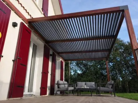 Quand les connecteurs 240 rendent possible une pergola de grande portée sans compromis