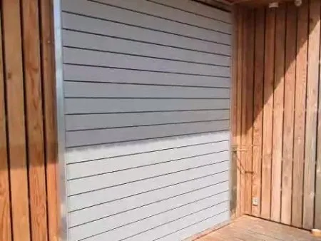 Un panneau COULISSANT à lames-orientables