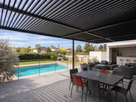 La structure en aluminium transformée en une pergola bioclimatique !