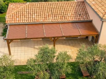 De solutions provisoires à une solution pérenne : la transformation en pergola bioclimatique