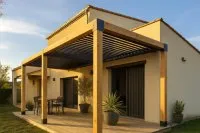 Vignette de l'article : C'est quoi une pergola bioclimatique ?