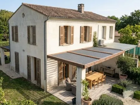 La pergola standard transformée en bioclimatique