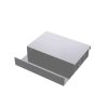 Vue latérale d'un échantillon d'une lame en aluminium pour pergola bioclimatique coloris Gris galet RAL 9006 texture L634A