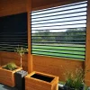 Véranda moderne : brises-vue en aluminium gris anthracite avec mécanismes SUNDIY
