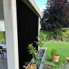 Brise-vue équipé des mécanismes SUNDIY 20 mm et des lames en aluminium de couleur RAL 9005