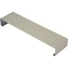 Éclisse en métal, forme rectangulaire, finition lisse, couleur grise, utilisée pour la menuiserie ou les espaces intérieurs.