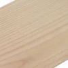 Zoom sur une lame en bois Douglas pour pergola bioclimatique
