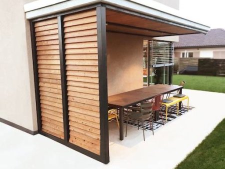 Une terrasse à l'abri des voisins pour Alexandra et sa famille